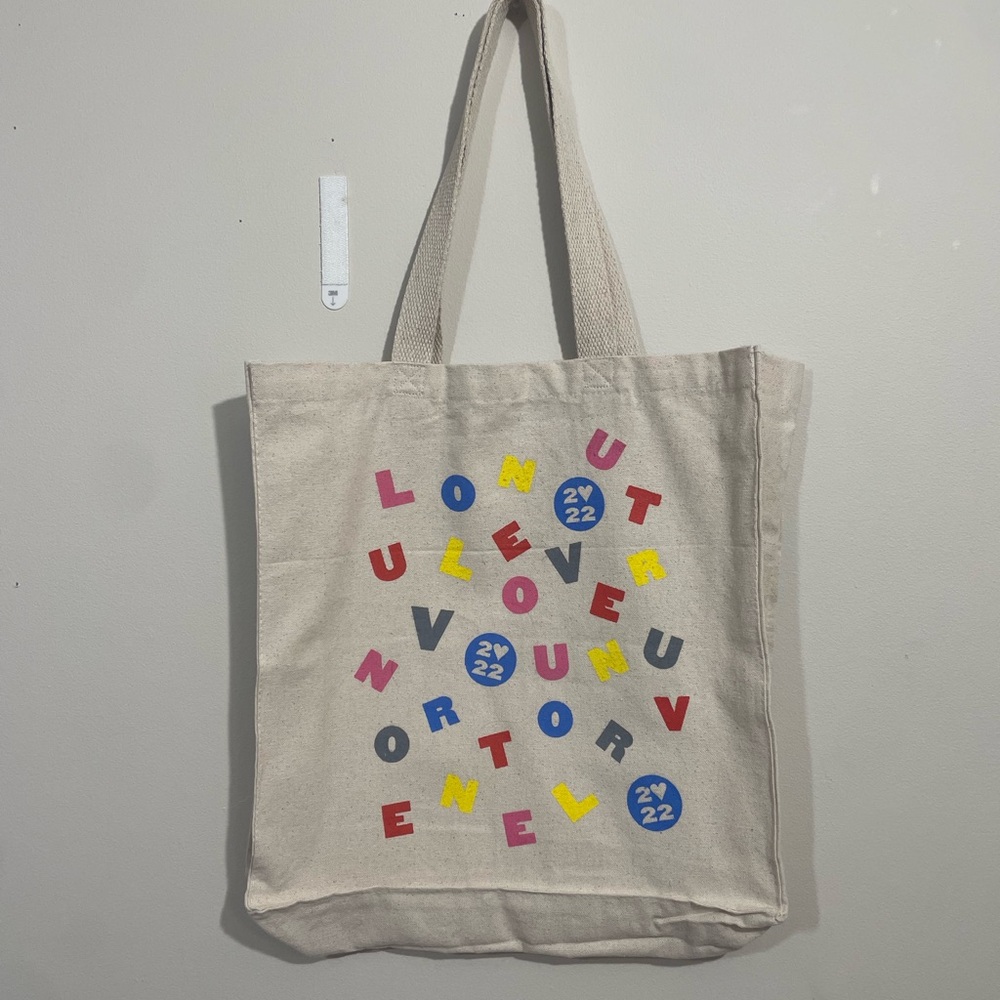 Harry Styles love on tour Tote Bag